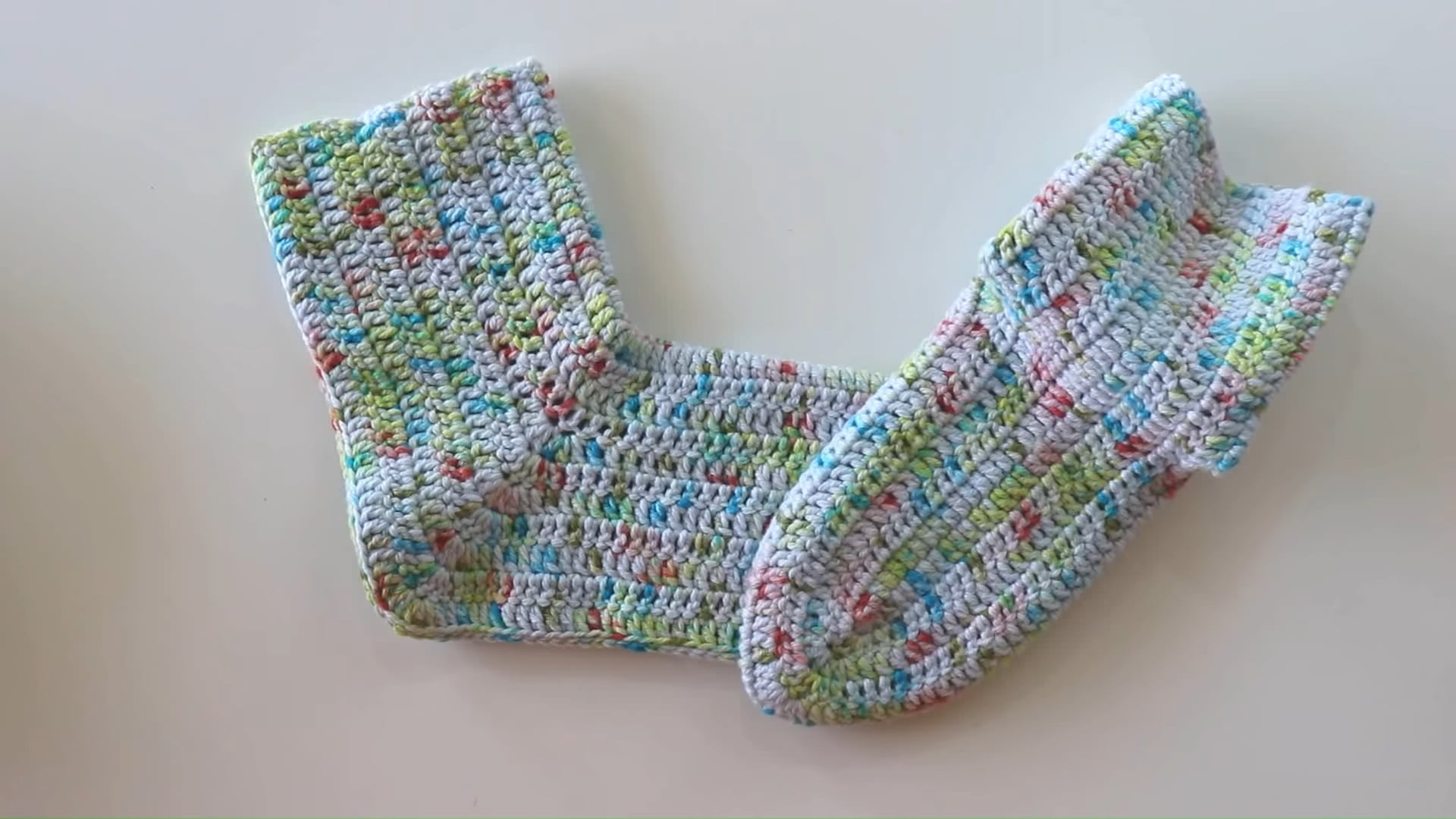 Crochet Simple Slipper Socks - Crocheted World | Free Pattern