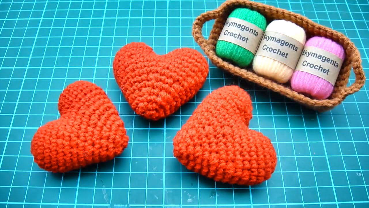 Easy Crochet Amigurumi Tutorial - Heart Love - Crocheted World