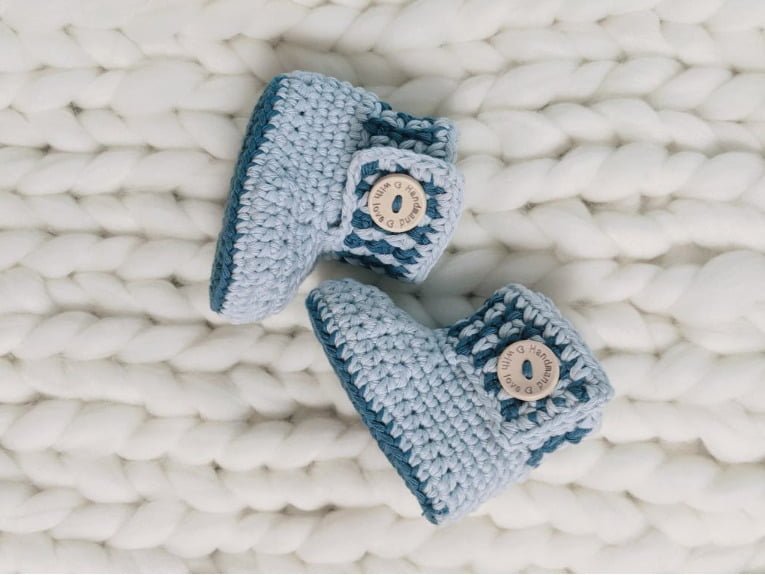 Super Easy Crochet Baby Shoes - Crocheted World
