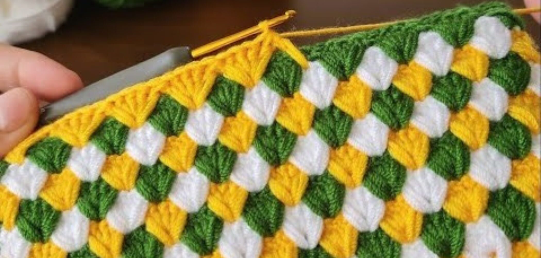 how-to-crochet-a-baby-blanket-crocheted-world