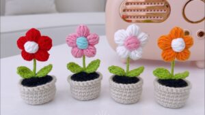 Free Pattern: Crochet Mini Flower Pots - Create charming crochet mini pots with this free pattern