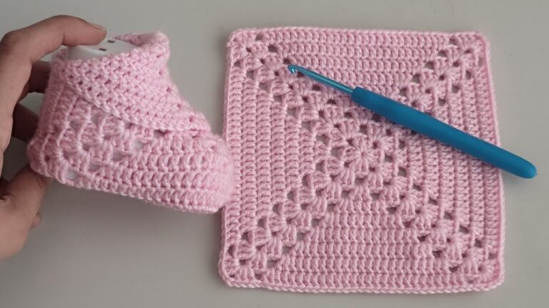 Cute Baby Shoes: Square Stitch Crochet Pattern - Create adorable baby shoes with this charming and beginner-friendly crochet pattern