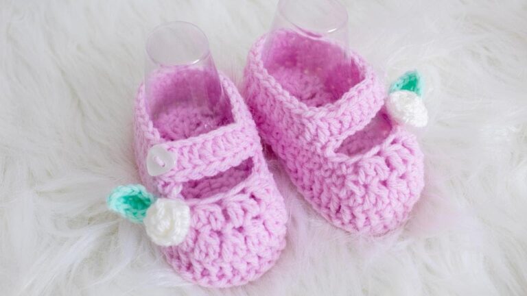 Crochet Baby Booties Easy Pattern - Make cute and cozy baby booties with this easy-to-follow crochet pattern
