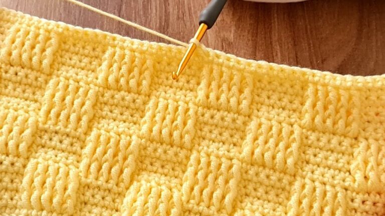Simplest Crochet Blanket: Easy Pattern - Create a cozy blanket with this beginner-friendly crochet pattern