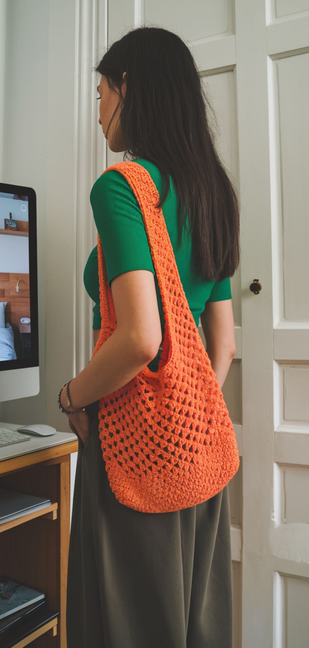 Beginner-friendly crochet crossbody/shoulder bag – easy tutorial for making a stylish crochet bag.